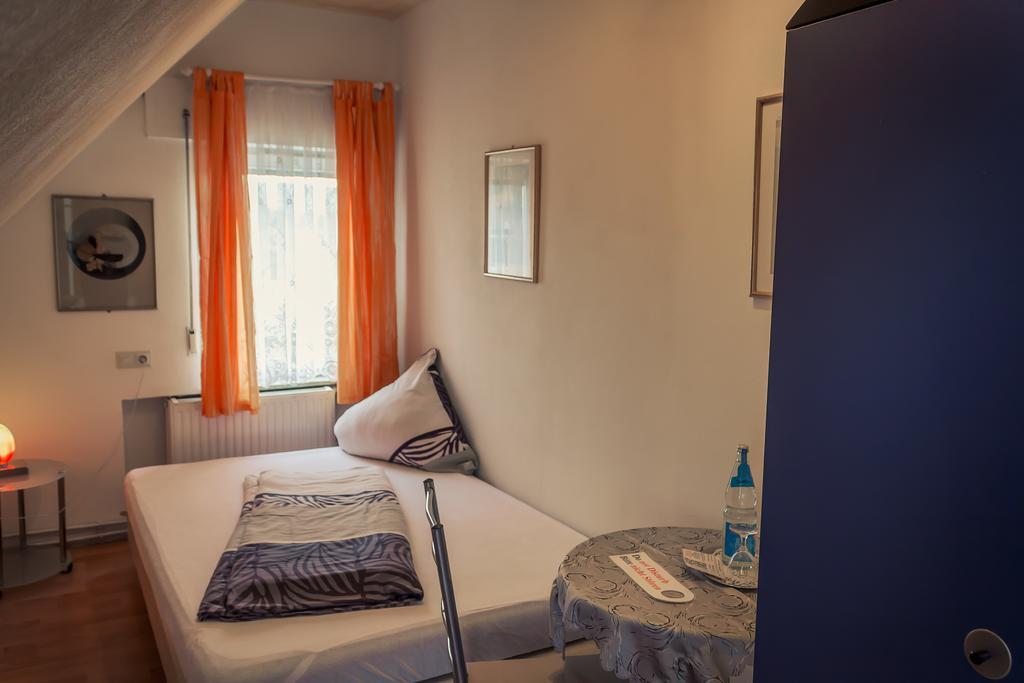 Hotel Adler Aichelberg (Goppingen) Quarto foto
